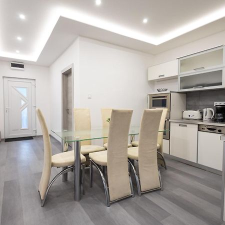 Fonix Apartman Debrecen Esterno foto