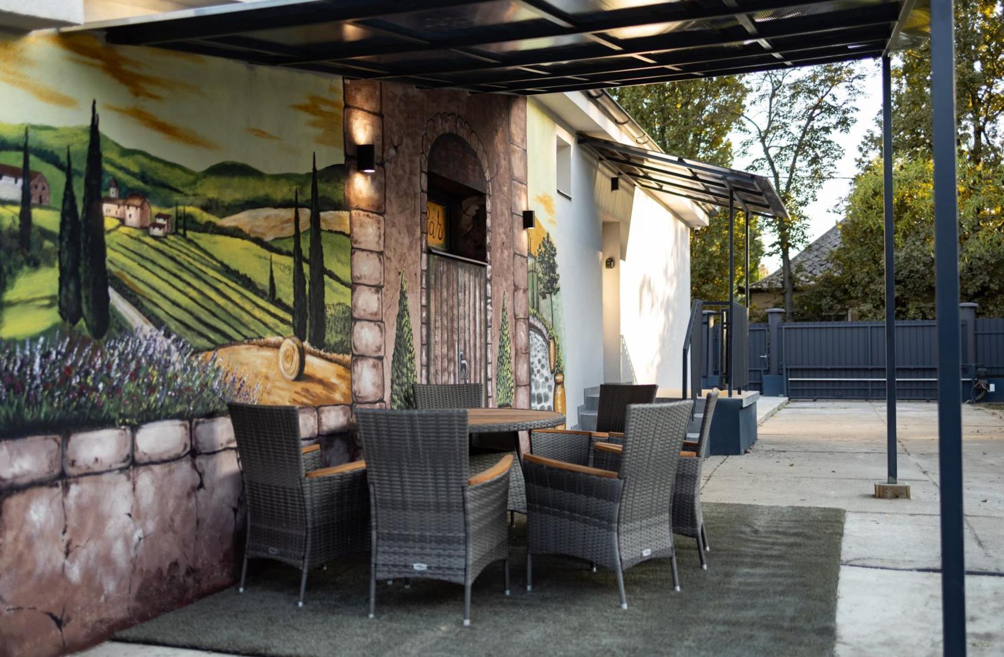 Fonix Apartman Debrecen Esterno foto
